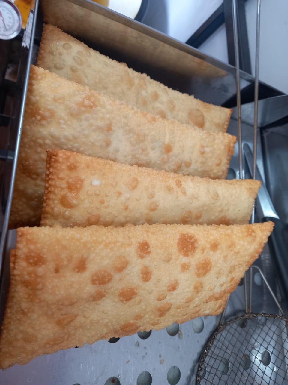 Pastéis sequinhos e crocantes